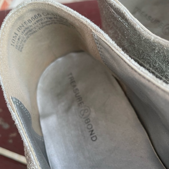 Treasure & Bond Silver Sneaker Women Size 10 EUC - Picture 2 of 3